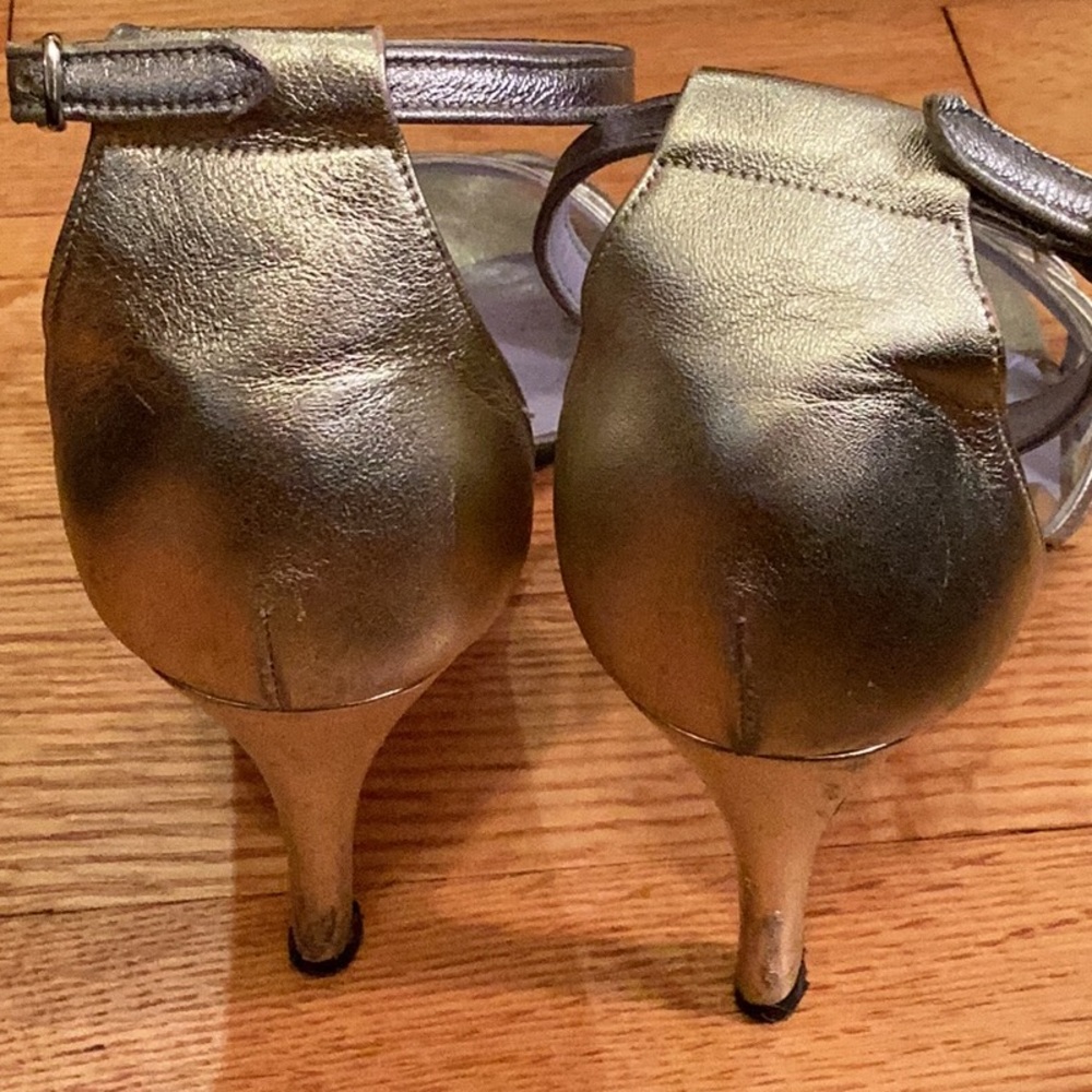 Cynthia Rowley by Zeitgeist scrappy gold & silver sandals size 6.5 /3.25 in heel - Picture 4 of 7